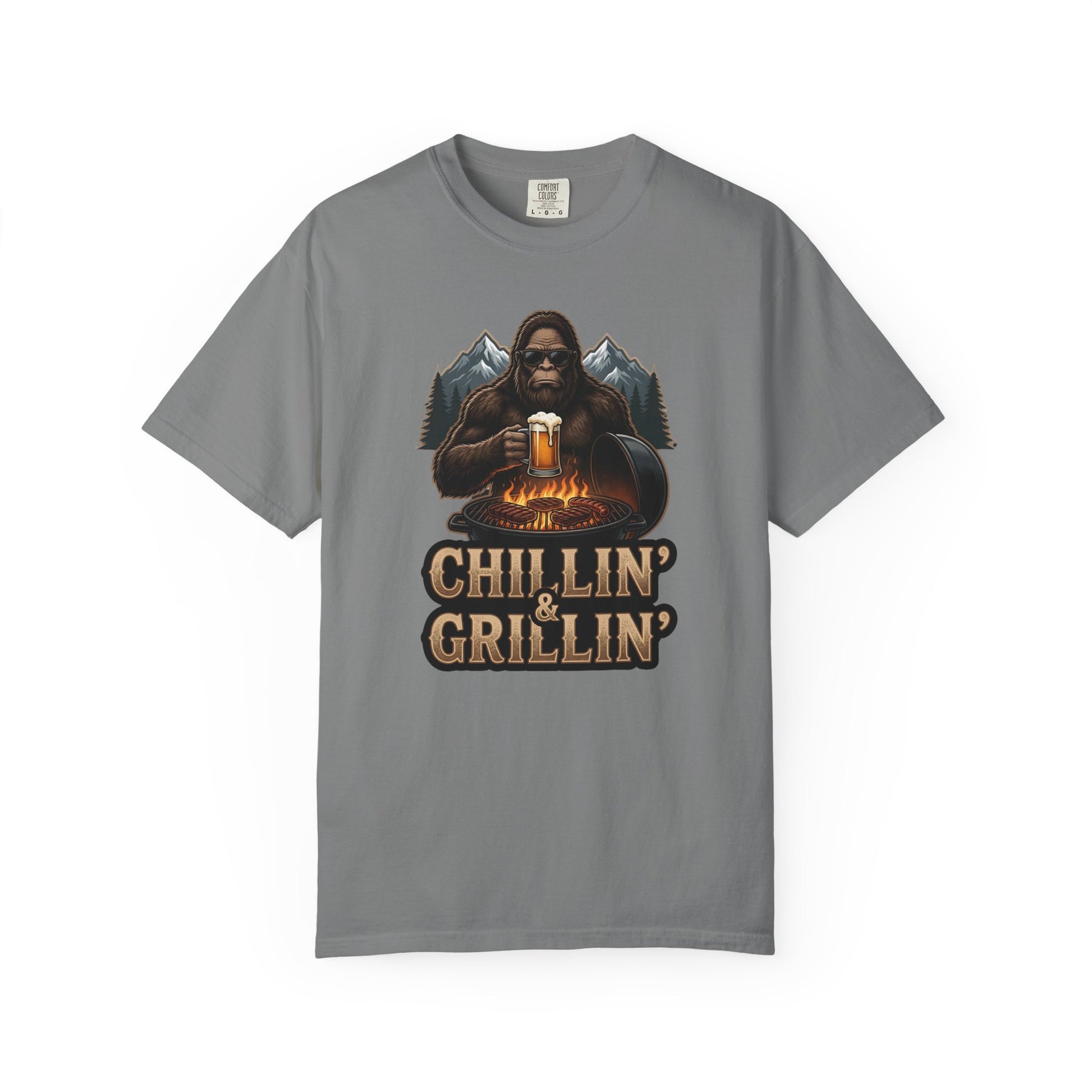 Gray T-shirt with front bear holding beer and 'Chillin' & Grillin'' graphic