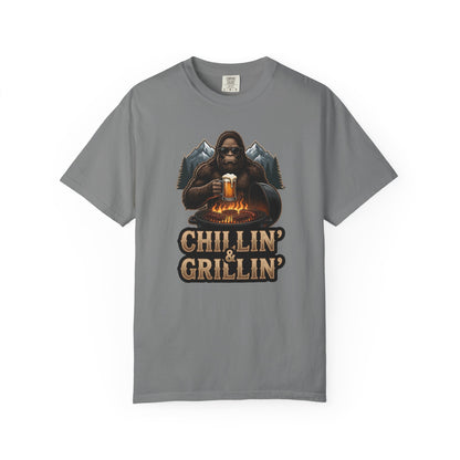 Gray T-shirt with front bear holding beer and 'Chillin' & Grillin'' graphic