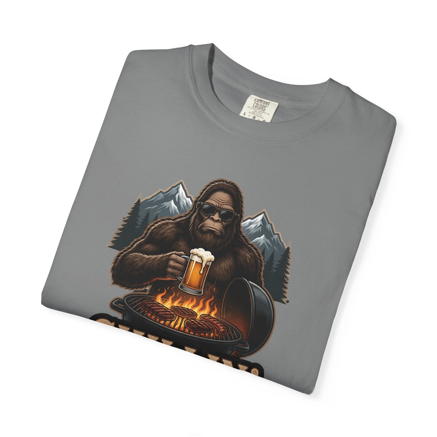Gray T-shirt with chest bear holding beer graphic print